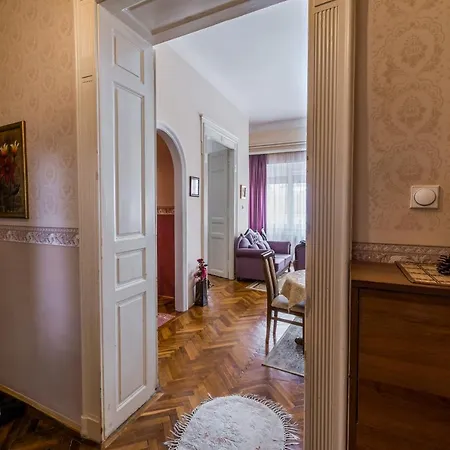 Panorama Apartment *